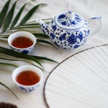 3頭青花(huā)纏枝尊品茶具(jù)